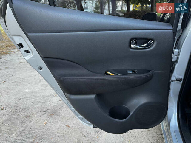 Серый Ниссан Лиф, объемом двигателя 0 л и пробегом 80 тыс. км за 10540 $, фото 22 на Automoto.ua