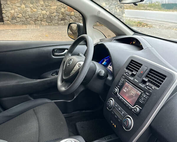 Сірий Ніссан Ліф, об'ємом двигуна 0 л та пробігом 106 тис. км за 8300 $, фото 17 на Automoto.ua