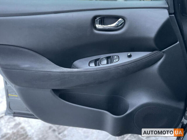 Сірий Ніссан Ліф, об'ємом двигуна 24 л та пробігом 70 тис. км за 8500 $, фото 6 на Automoto.ua