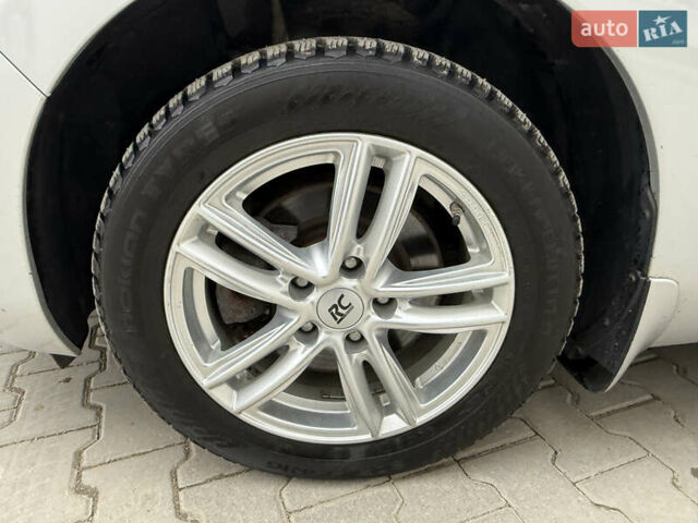 Серый Ниссан Лиф, объемом двигателя 0 л и пробегом 63 тыс. км за 7200 $, фото 56 на Automoto.ua