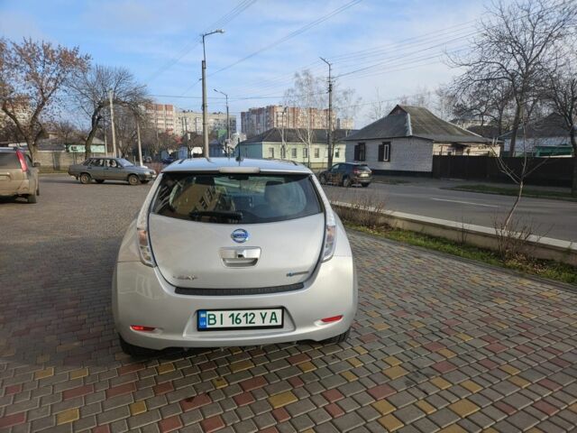 Сірий Ніссан Ліф, об'ємом двигуна 0 л та пробігом 57 тис. км за 9900 $, фото 4 на Automoto.ua