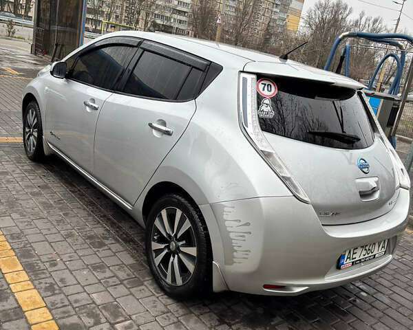 Сірий Ніссан Ліф, об'ємом двигуна 0 л та пробігом 115 тис. км за 7100 $, фото 3 на Automoto.ua