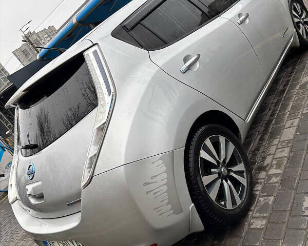 Сірий Ніссан Ліф, об'ємом двигуна 0 л та пробігом 115 тис. км за 7100 $, фото 2 на Automoto.ua