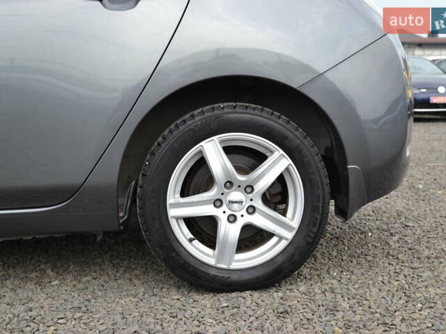 Серый Ниссан Лиф, объемом двигателя 0 л и пробегом 56 тыс. км за 8000 $, фото 38 на Automoto.ua