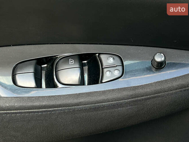 Серый Ниссан Лиф, объемом двигателя 0 л и пробегом 100 тыс. км за 8300 $, фото 24 на Automoto.ua