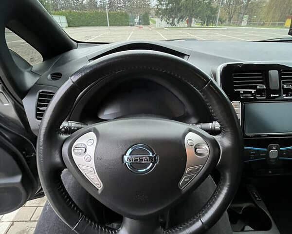 Серый Ниссан Лиф, объемом двигателя 0 л и пробегом 92 тыс. км за 8600 $, фото 69 на Automoto.ua