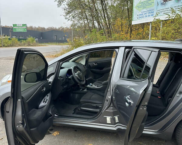 Сірий Ніссан Ліф, об'ємом двигуна 0 л та пробігом 106 тис. км за 8300 $, фото 10 на Automoto.ua