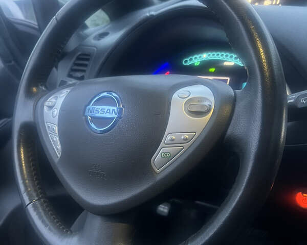 Серый Ниссан Лиф, объемом двигателя 0 л и пробегом 82 тыс. км за 7199 $, фото 20 на Automoto.ua