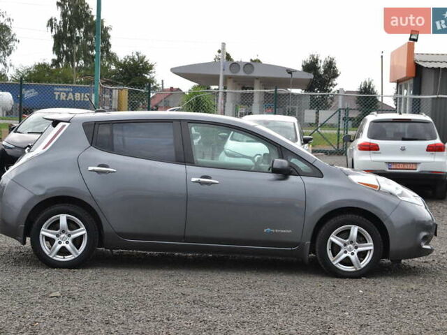 Серый Ниссан Лиф, объемом двигателя 0 л и пробегом 56 тыс. км за 8000 $, фото 5 на Automoto.ua