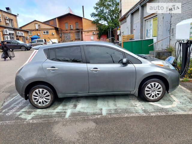 Серый Ниссан Лиф, объемом двигателя 0 л и пробегом 144 тыс. км за 7500 $, фото 1 на Automoto.ua