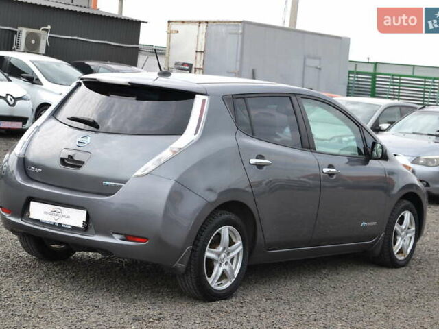 Серый Ниссан Лиф, объемом двигателя 0 л и пробегом 56 тыс. км за 8000 $, фото 6 на Automoto.ua