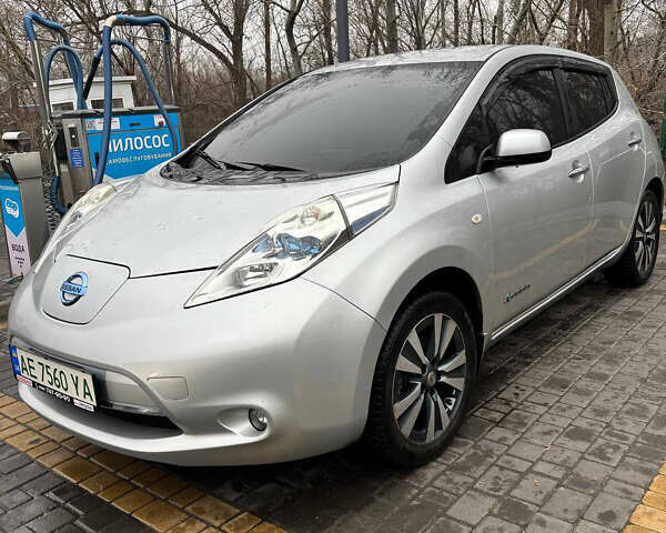 Сірий Ніссан Ліф, об'ємом двигуна 0 л та пробігом 115 тис. км за 7100 $, фото 1 на Automoto.ua