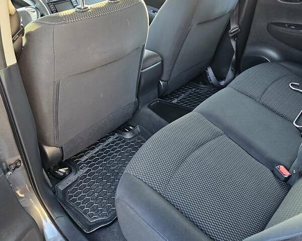 Серый Ниссан Лиф, объемом двигателя 0 л и пробегом 88 тыс. км за 7200 $, фото 9 на Automoto.ua