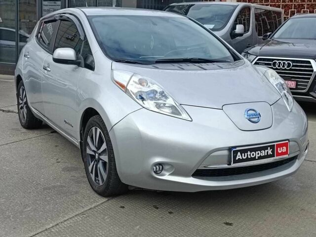 Серый Ниссан Лиф, объемом двигателя 0 л и пробегом 145 тыс. км за 6940 $, фото 4 на Automoto.ua