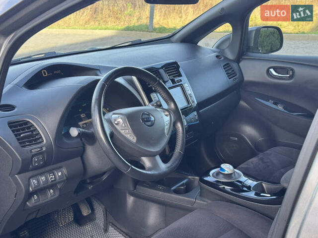 Серый Ниссан Лиф, объемом двигателя 0 л и пробегом 119 тыс. км за 7800 $, фото 14 на Automoto.ua