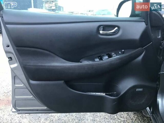Сірий Ніссан Ліф, об'ємом двигуна 0 л та пробігом 105 тис. км за 8890 $, фото 5 на Automoto.ua
