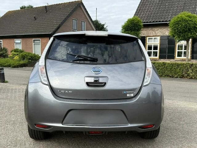 Сірий Ніссан Ліф, об'ємом двигуна 0 л та пробігом 79 тис. км за 1000 $, фото 4 на Automoto.ua