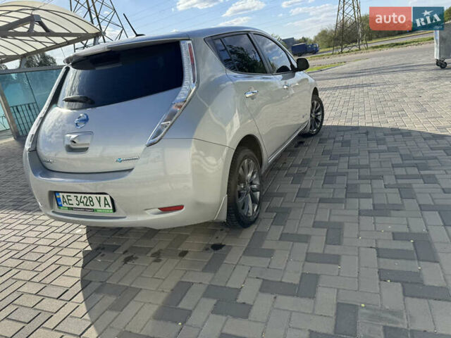 Серый Ниссан Лиф, объемом двигателя 0 л и пробегом 62 тыс. км за 8600 $, фото 7 на Automoto.ua