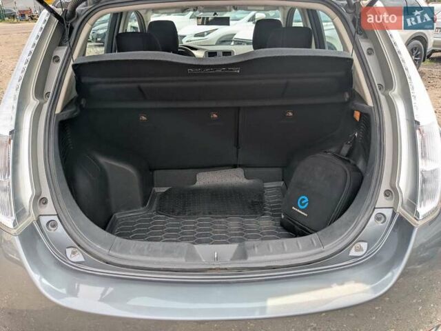 Серый Ниссан Лиф, объемом двигателя 0 л и пробегом 75 тыс. км за 8900 $, фото 28 на Automoto.ua