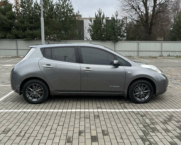 Серый Ниссан Лиф, объемом двигателя 0 л и пробегом 92 тыс. км за 8600 $, фото 3 на Automoto.ua