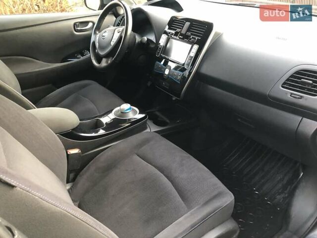 Серый Ниссан Лиф, объемом двигателя 0 л и пробегом 140 тыс. км за 8500 $, фото 10 на Automoto.ua