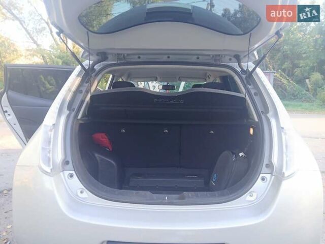 Серый Ниссан Лиф, объемом двигателя 0 л и пробегом 122 тыс. км за 8700 $, фото 4 на Automoto.ua