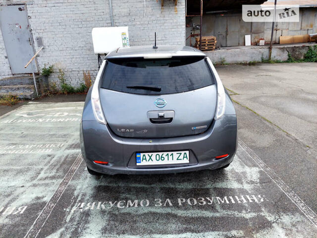 Серый Ниссан Лиф, объемом двигателя 0 л и пробегом 144 тыс. км за 7500 $, фото 4 на Automoto.ua