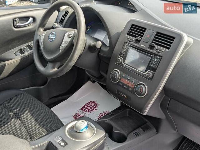 Серый Ниссан Лиф, объемом двигателя 0 л и пробегом 75 тыс. км за 8900 $, фото 18 на Automoto.ua