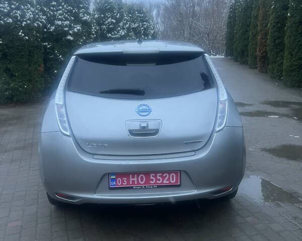 Серый Ниссан Лиф, объемом двигателя 0 л и пробегом 82 тыс. км за 7199 $, фото 7 на Automoto.ua