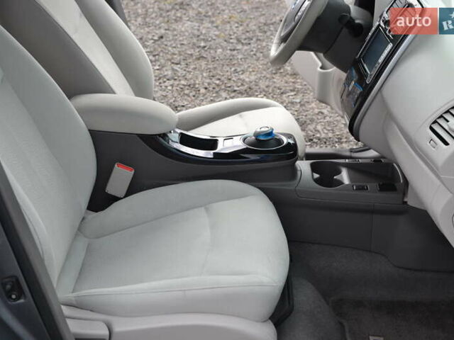 Серый Ниссан Лиф, объемом двигателя 0 л и пробегом 56 тыс. км за 8000 $, фото 21 на Automoto.ua