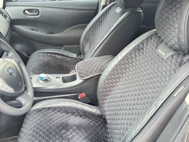 Серый Ниссан Лиф, объемом двигателя 0 л и пробегом 65 тыс. км за 9000 $, фото 4 на Automoto.ua