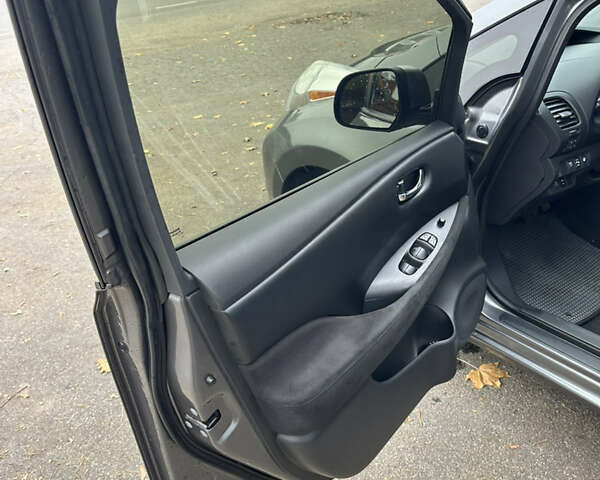 Сірий Ніссан Ліф, об'ємом двигуна 0 л та пробігом 106 тис. км за 8300 $, фото 14 на Automoto.ua