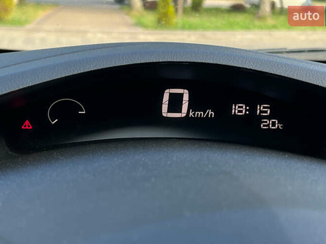 Серый Ниссан Лиф, объемом двигателя 0 л и пробегом 100 тыс. км за 8300 $, фото 23 на Automoto.ua