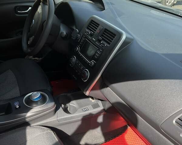 Серый Ниссан Лиф, объемом двигателя 0 л и пробегом 144 тыс. км за 12300 $, фото 5 на Automoto.ua