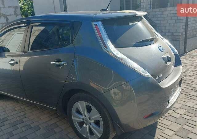 Сірий Ніссан Ліф, об'ємом двигуна 0 л та пробігом 92 тис. км за 9000 $, фото 1 на Automoto.ua