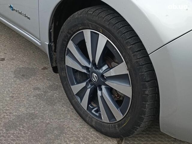 Серый Ниссан Лиф, объемом двигателя 0 л и пробегом 145 тыс. км за 6940 $, фото 5 на Automoto.ua