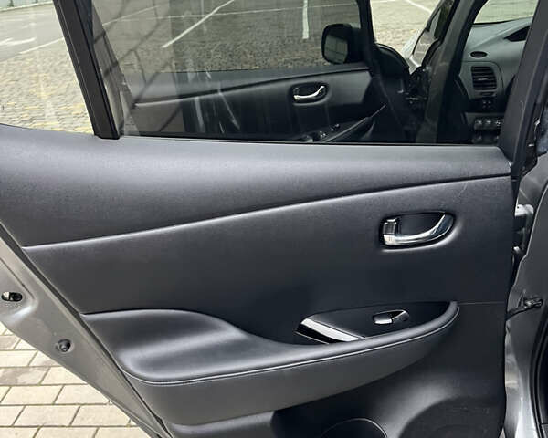 Серый Ниссан Лиф, объемом двигателя 0 л и пробегом 92 тыс. км за 8600 $, фото 50 на Automoto.ua