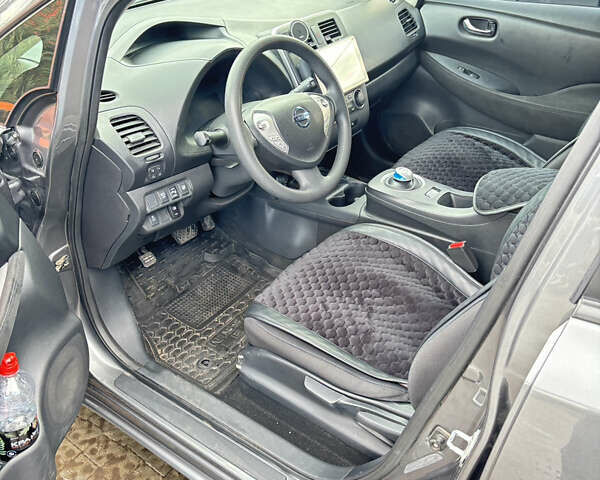 Серый Ниссан Лиф, объемом двигателя 0 л и пробегом 65 тыс. км за 9000 $, фото 8 на Automoto.ua