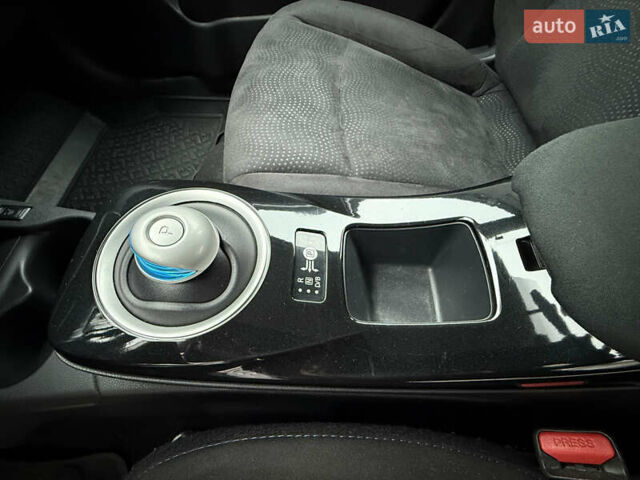 Серый Ниссан Лиф, объемом двигателя 0 л и пробегом 63 тыс. км за 7200 $, фото 34 на Automoto.ua