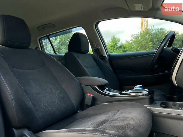 Серый Ниссан Лиф, объемом двигателя 0 л и пробегом 100 тыс. км за 8300 $, фото 8 на Automoto.ua