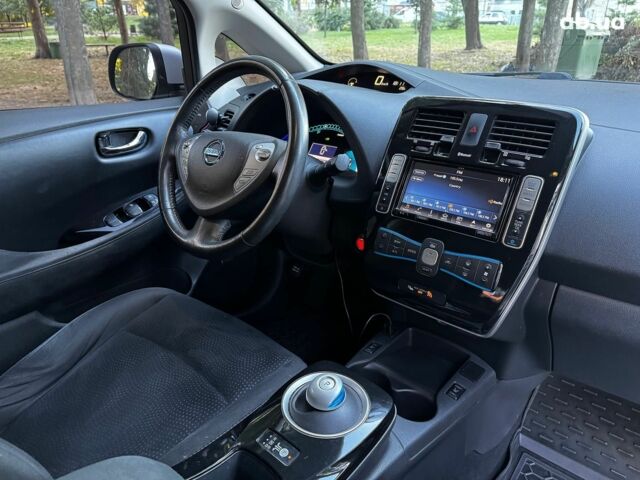 Серый Ниссан Лиф, объемом двигателя 0 л и пробегом 80 тыс. км за 10540 $, фото 29 на Automoto.ua