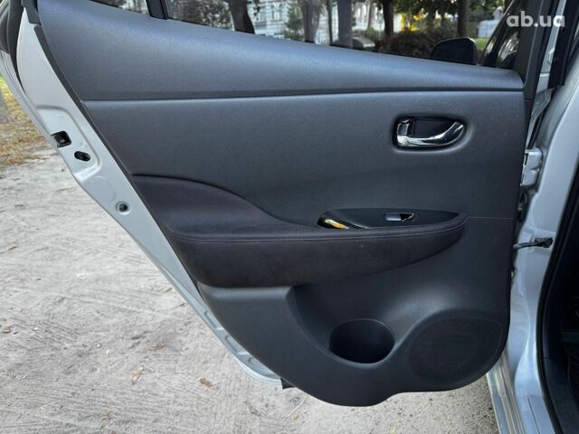 Серый Ниссан Лиф, объемом двигателя 0 л и пробегом 80 тыс. км за 10540 $, фото 22 на Automoto.ua