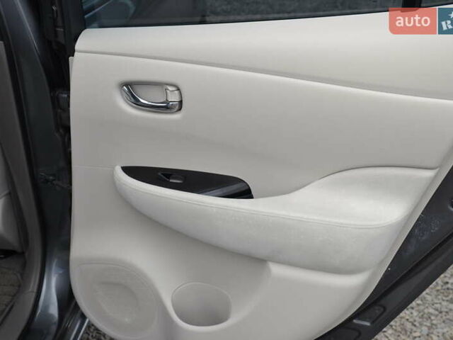 Серый Ниссан Лиф, объемом двигателя 0 л и пробегом 56 тыс. км за 8000 $, фото 19 на Automoto.ua