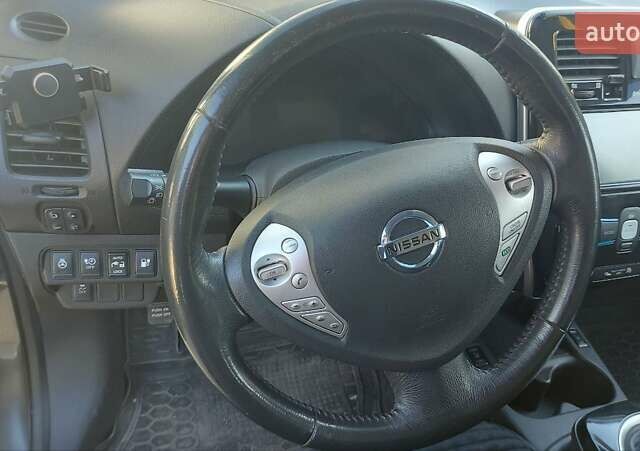 Сірий Ніссан Ліф, об'ємом двигуна 0 л та пробігом 92 тис. км за 9000 $, фото 7 на Automoto.ua