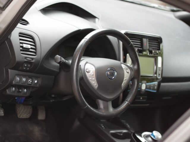Сірий Ніссан Ліф, об'ємом двигуна 0 л та пробігом 111 тис. км за 8300 $, фото 3 на Automoto.ua
