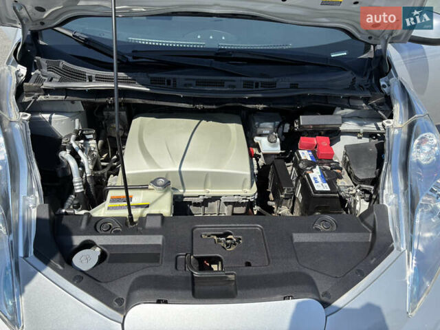 Серый Ниссан Лиф, объемом двигателя 0 л и пробегом 95 тыс. км за 9200 $, фото 15 на Automoto.ua