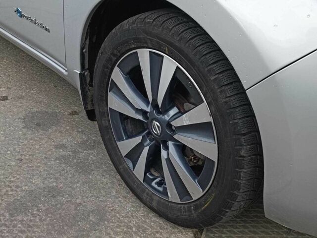 Серый Ниссан Лиф, объемом двигателя 0 л и пробегом 145 тыс. км за 6940 $, фото 5 на Automoto.ua