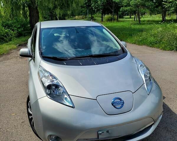 Сірий Ніссан Ліф, об'ємом двигуна 0 л та пробігом 89 тис. км за 8299 $, фото 15 на Automoto.ua