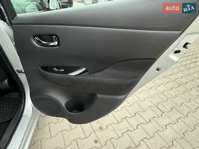 Серый Ниссан Лиф, объемом двигателя 0 л и пробегом 63 тыс. км за 7200 $, фото 24 на Automoto.ua