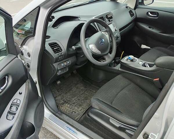 Сірий Ніссан Ліф, об'ємом двигуна 0 л та пробігом 133 тис. км за 7000 $, фото 4 на Automoto.ua